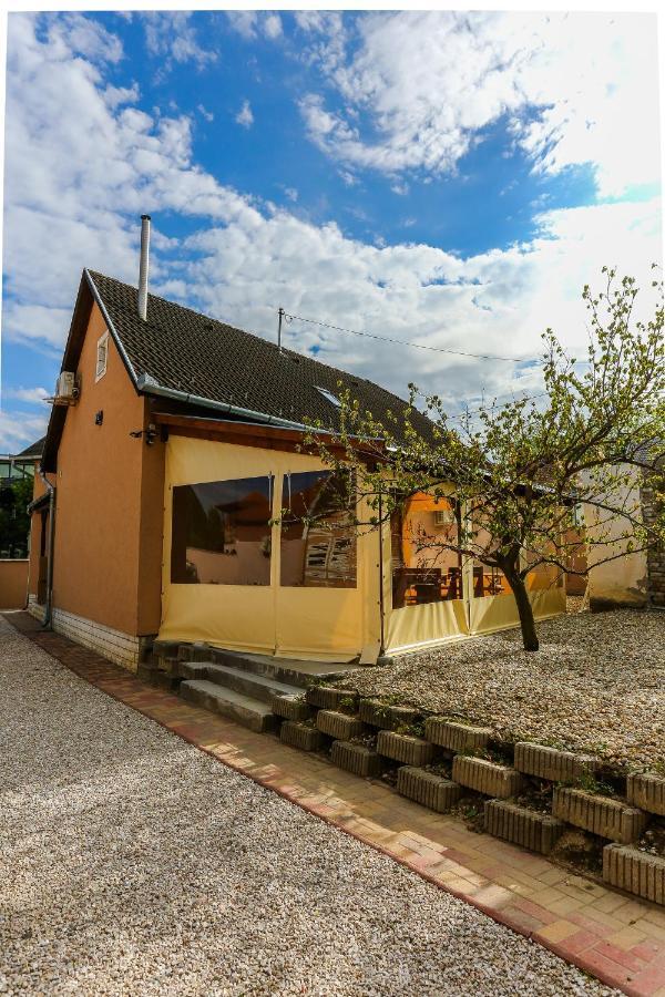 Gardi Apartman Szekszárd Dış mekan fotoğraf